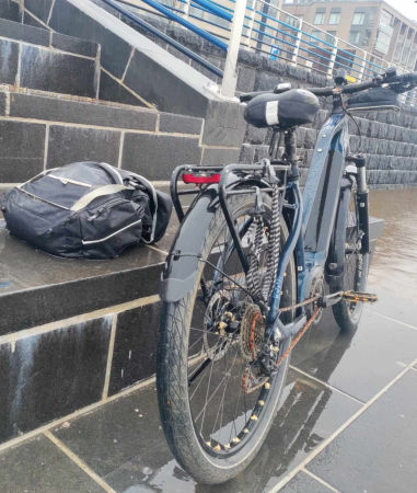 Huhtikuun alusta sukellettiin asiakkaan polkupyörä ja omaisuutta Kalasataman edustalla.