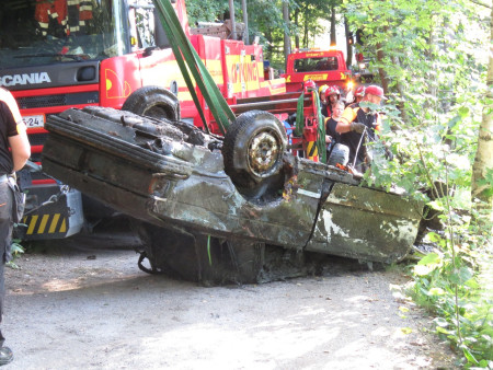 Huhtikuussa löytynyt auto nostettiin loppukesällä ylös.